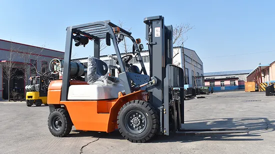 Chariot élévateur à essence 2 tonnes 2,5 tonnes au propane à bas prix Hitop 2000 kg 2500 kg chariot élévateur à essence GPL avec pneus à coussin d'air